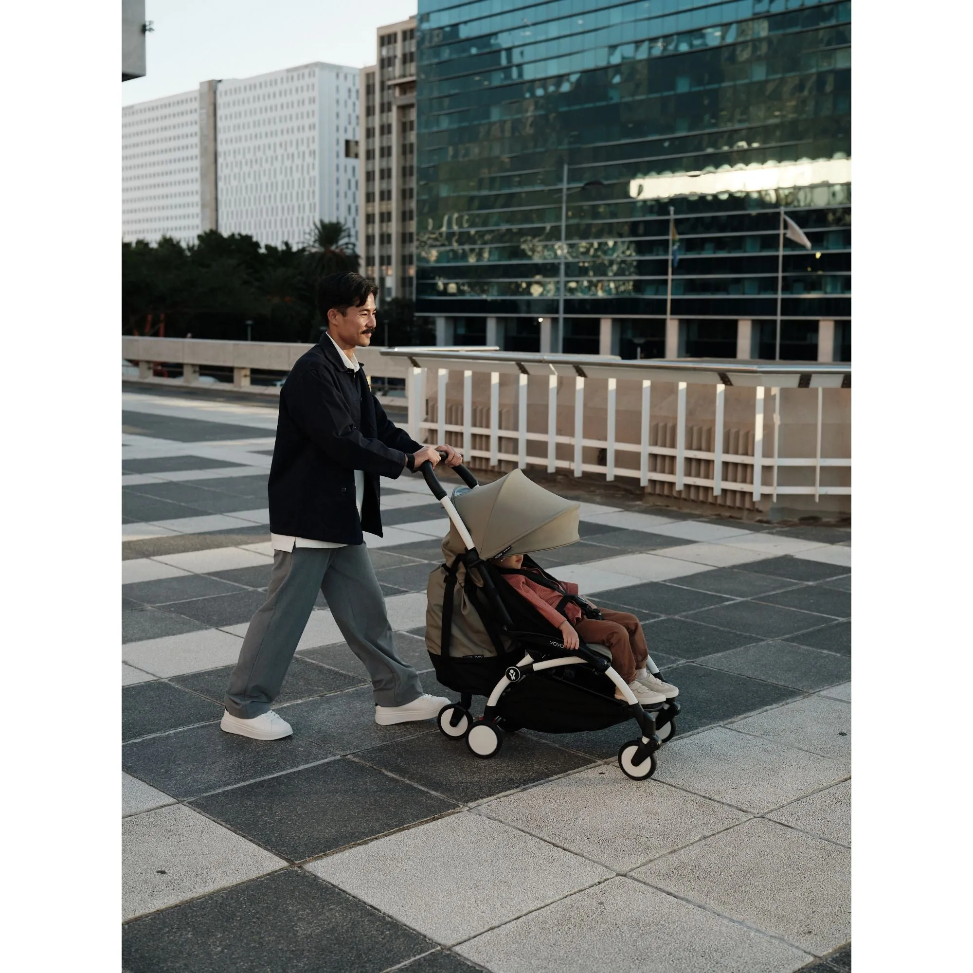 Stokke YOYO³ 0  6  Complete Baby Stroller Set - Black Frame with Taupe 0  Newborn Pack & 6  Color Pack